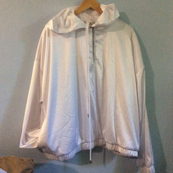 F21+ White Metallic Wind Breaker - Picture 3 of 16